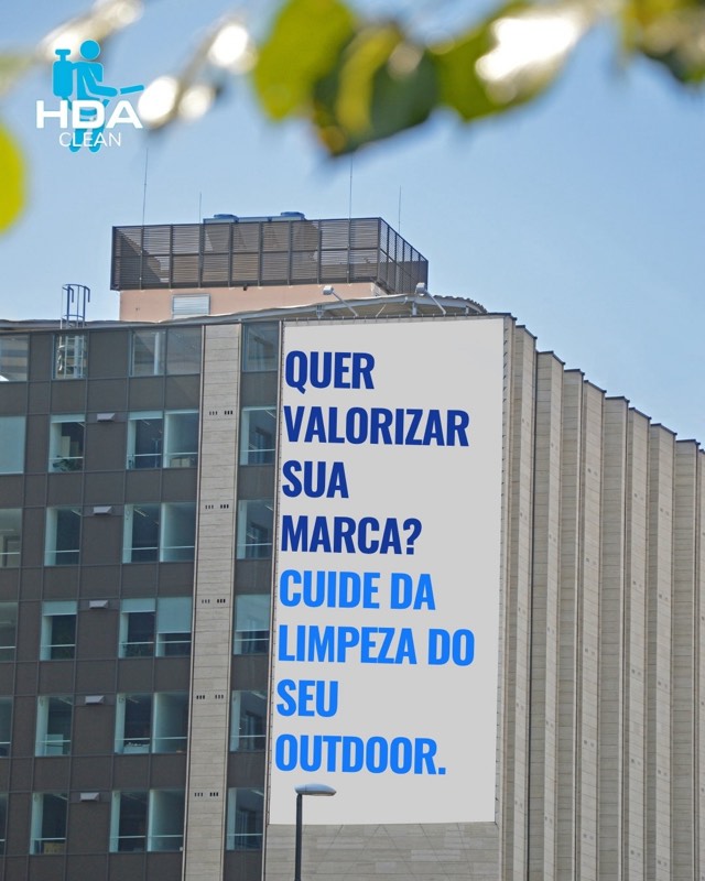 Limpeza de estrutura de outdoor publicitário