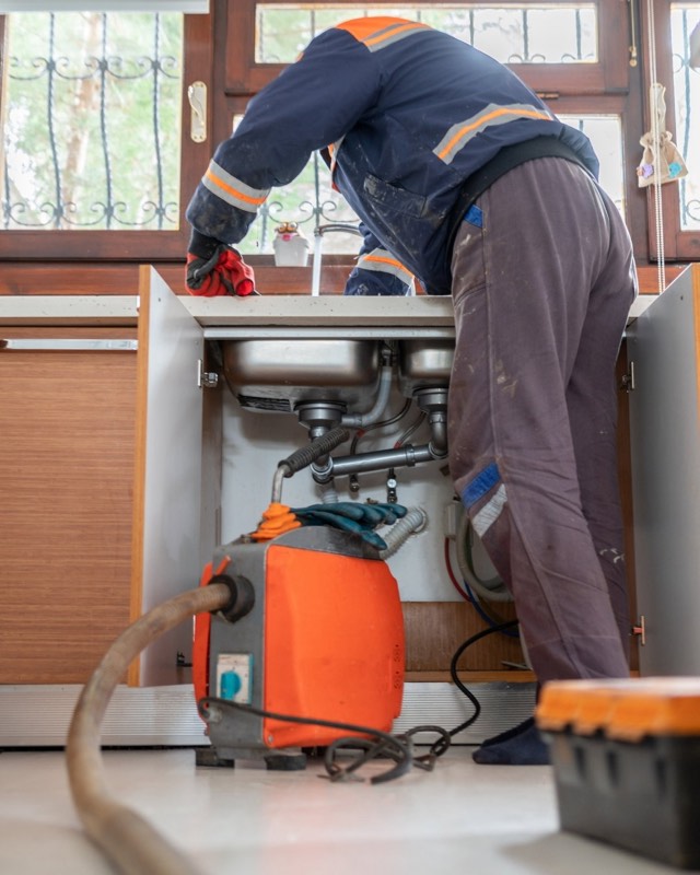 Equipamento de desentupimento em operação